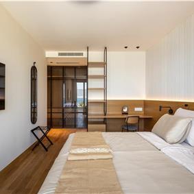 4-Bedroom Luxury Villa with Heated Pool, Ciovo near Trogir – Sleeps 8